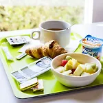Ibis Budget Paris La Defense 2*