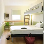 Ibis Budget Paris La Defense 2*
