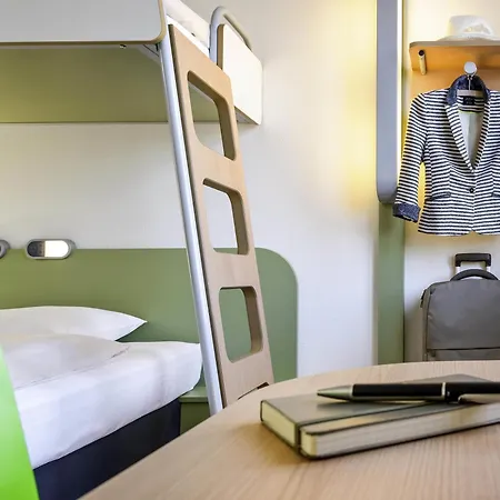 Ibis Budget Paris La Defense 2*