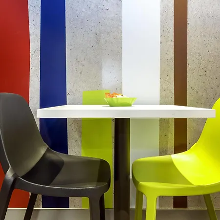 Ibis Budget Paris La Défense Hotel 2*