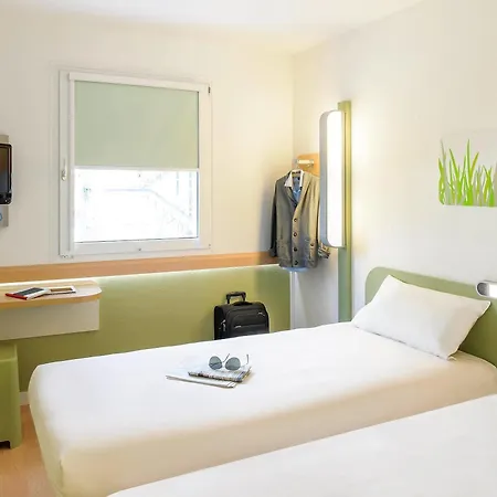 Hotel Ibis Budget Paris La Defense 2*