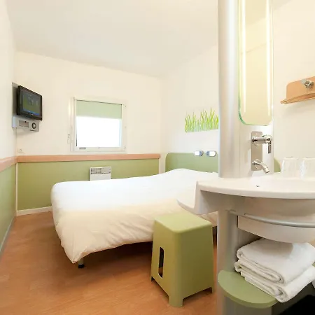 Ibis Budget Paris La Défense Hotel 2*